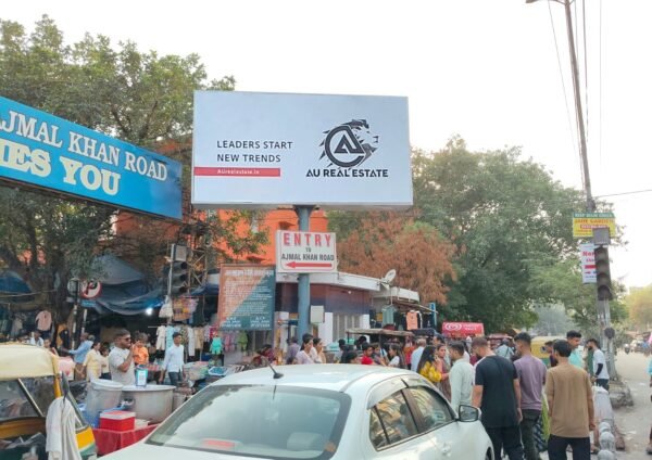 Arya-Samaj-Road-Ajmal-Khan-Road-Market-Crossing
