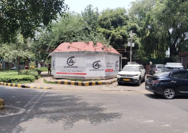 Ashoka Road-Janpath Lane-Opp. Hotel The Royal Plaza - Image 3