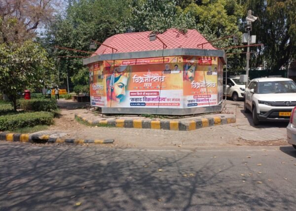 Ashoka Road-Janpath Lane-Opp. Hotel The Royal Plaza