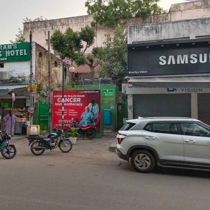 Lodhi Colony, Khanna Market
