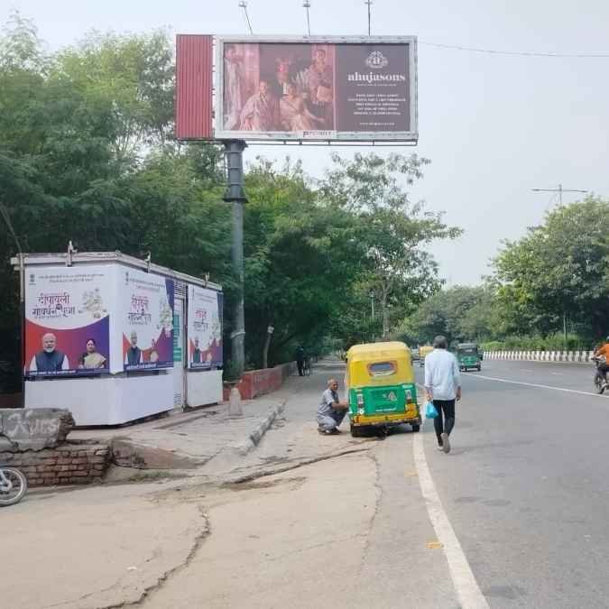 Vikas Marg Sakarpurh Chungi going towards ITO - Image 2