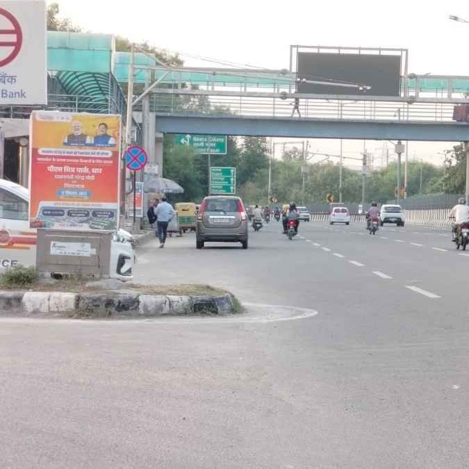 Yamuna Bank Metro Station 1