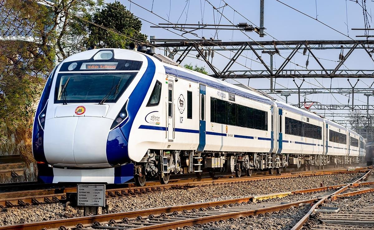 Vande-Bharat-train-advertising